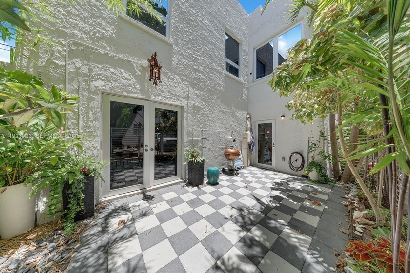 Presenting Villa 305--an architecturally unique, stand-alone - Beach Condo for sale in Miami Beach, Florida on Beachhouse.com