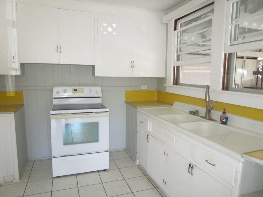 Classic style home built in the 1950's that is in immaculate - Beach Home for sale in Hilo, Hawaii on Beachhouse.com