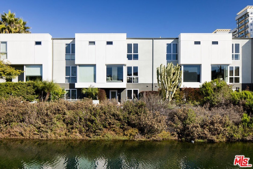 Fantastic opportunity to own this contemporary canal-facing - Beach Townhome/Townhouse for sale in Marina Del Rey, California on Beachhouse.com