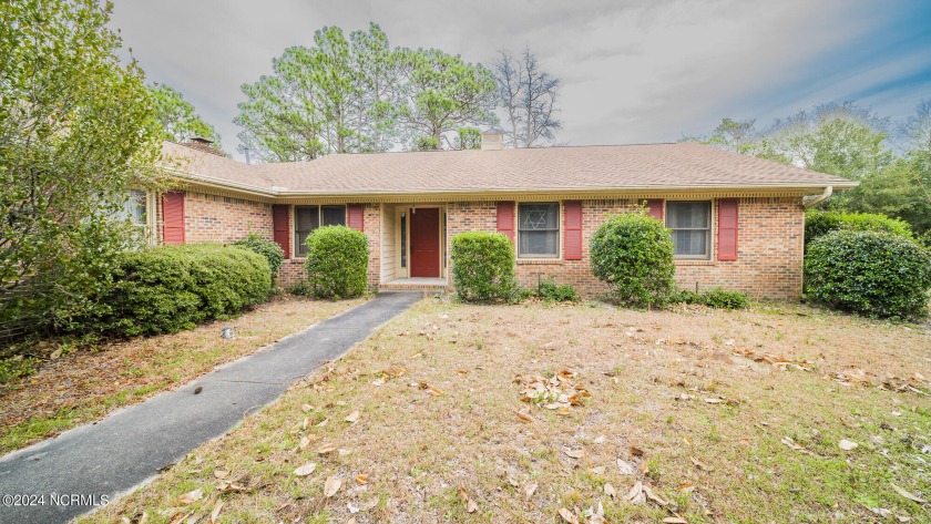 Large brick home with great bones in downtown Calabash - Beach Home for sale in Calabash, North Carolina on Beachhouse.com