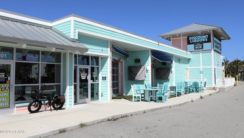 Businesses and real estate with the vacant lot across Peninsula - Beach Commercial for sale in Daytona Beach, Florida on Beachhouse.com