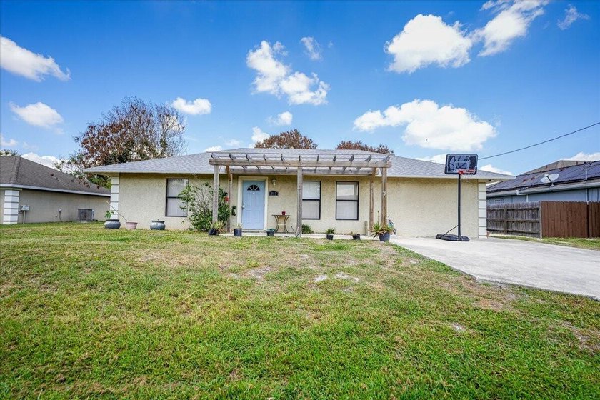 Spacious 3-bedroom, 2-bath CBS home located in a quiet - Beach Home for sale in Port Saint Lucie, Florida on Beachhouse.com