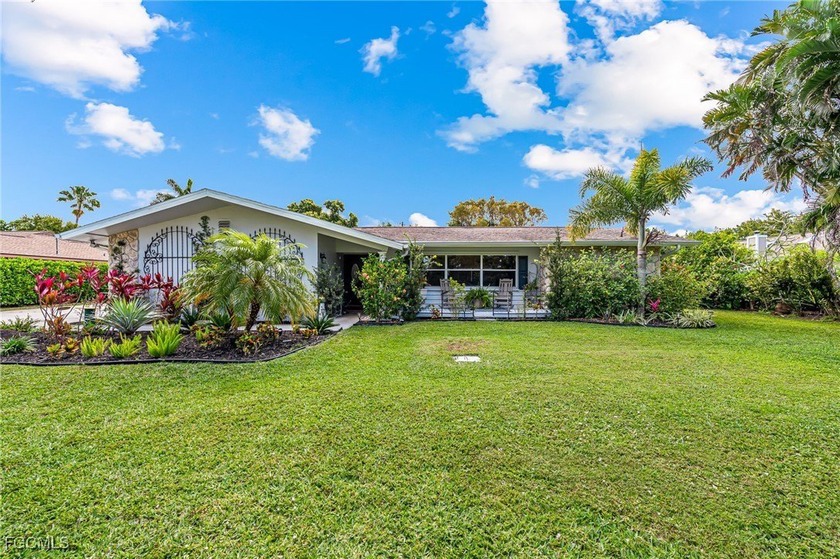 *This stunning 1877 sq ft, 3-bedroom, 3-bath home at Town & - Beach Home for sale in Fort Myers, Florida on Beachhouse.com