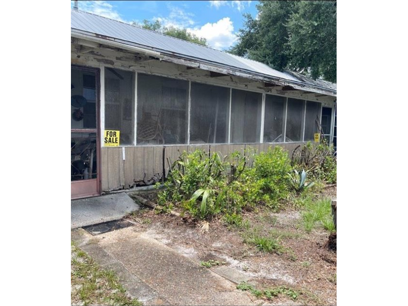 NEW PRICE!!!!!!!CASH ONLY, AS-IS. This bungalow is a fixer upper - Beach Townhome/Townhouse for sale in Lanark Village, Florida on Beachhouse.com