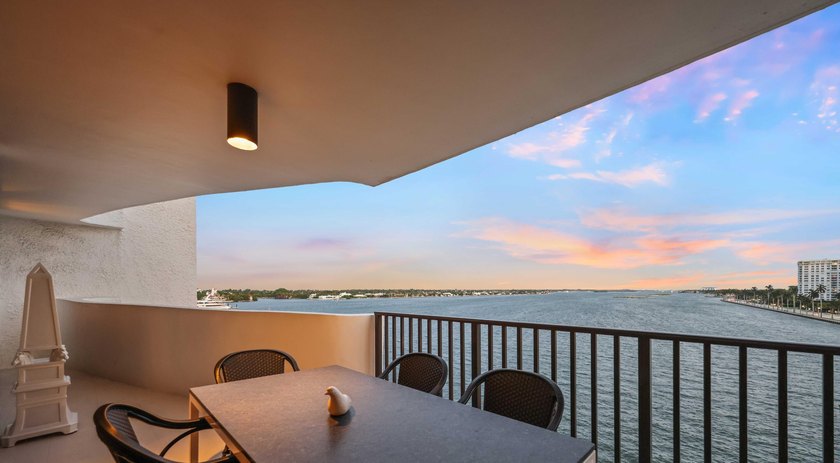Beautifully renovated waterfront residence with unobstructed - Beach Condo for sale in West Palm Beach, Florida on Beachhouse.com