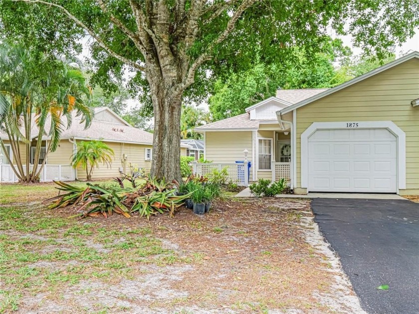 2/2/1 with Large Private Screened Porch, Vaulted Ceiling New - Beach Home for sale in Vero Beach, Florida on Beachhouse.com