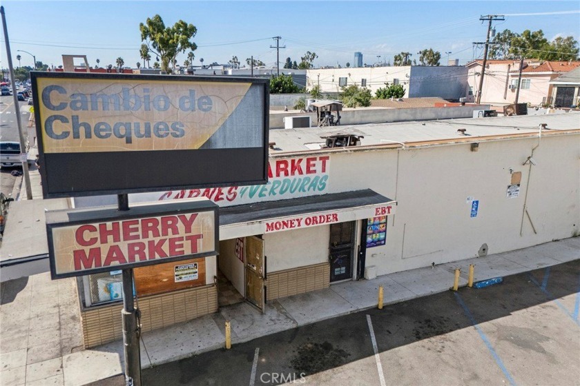 This is one of the finest freestanding building wherein the - Beach Commercial for sale in Long Beach, California on Beachhouse.com