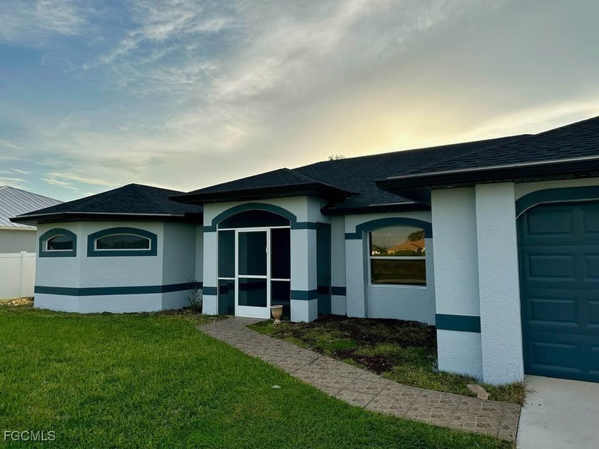 Great single-family home, spacious floor plan with 3 bedrooms + - Beach Home for sale in Cape Coral, Florida on Beachhouse.com