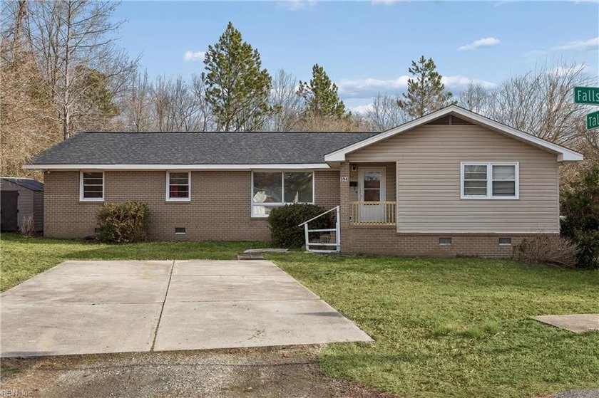 Opportunity is knocking in desirable York County! This classic - Beach Home for sale in Yorktown, Virginia on Beachhouse.com