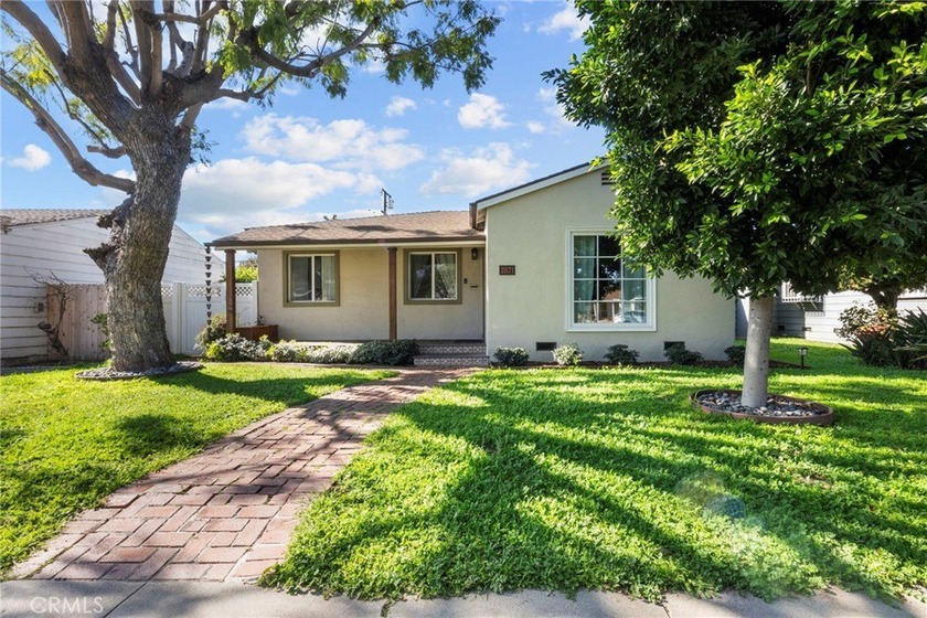 Welcome to 2871 Daisy Avenue, a beautifully updated - Beach Home for sale in Long Beach, California on Beachhouse.com