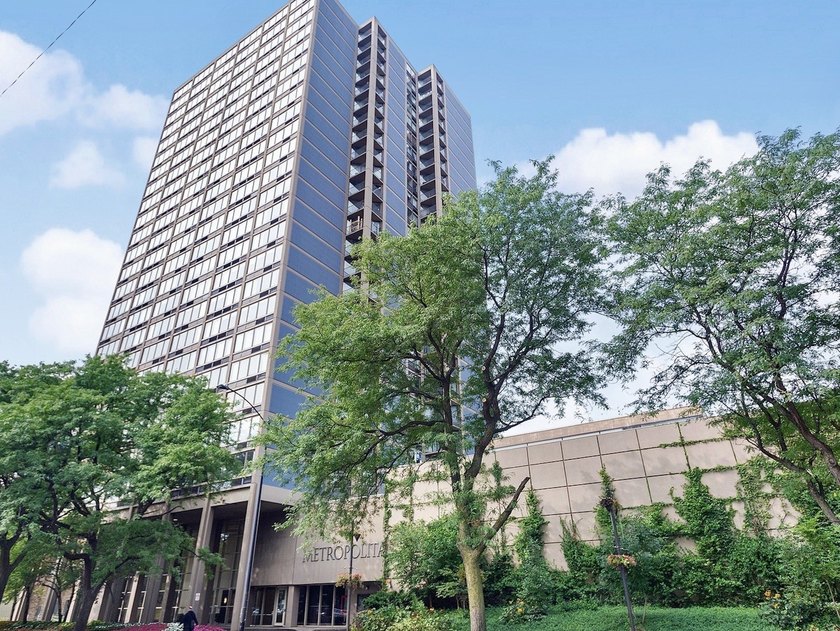 Imagine living in this stylish 2-bedroom, 2-bathroom condo, with - Beach Condo for sale in Chicago, Illinois on Beachhouse.com