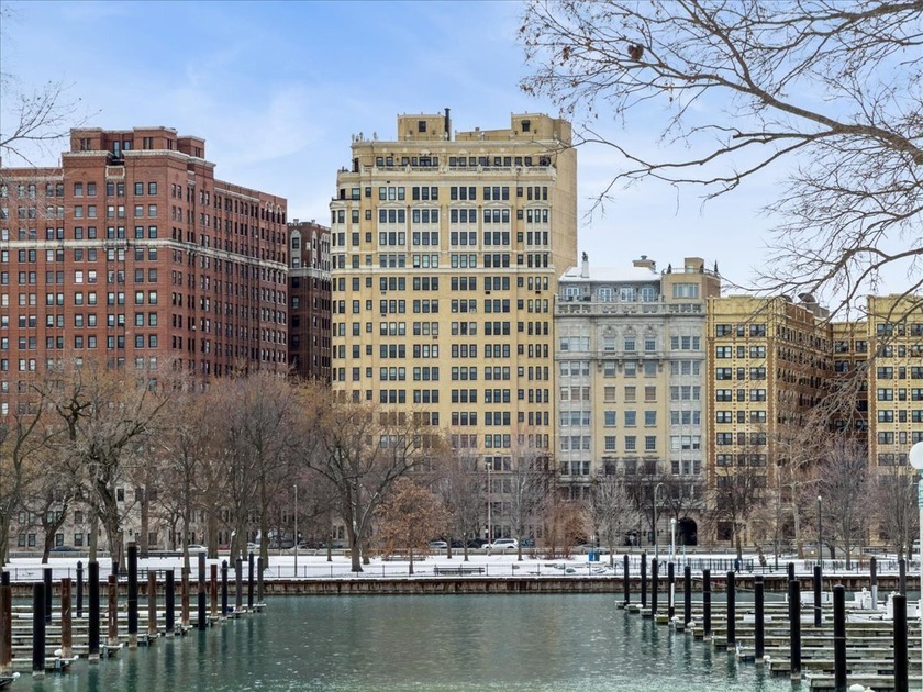 Welcome to 3300 N Lake Shore Drive, East Lakeview's premier - Beach Home for sale in Chicago, Illinois on Beachhouse.com