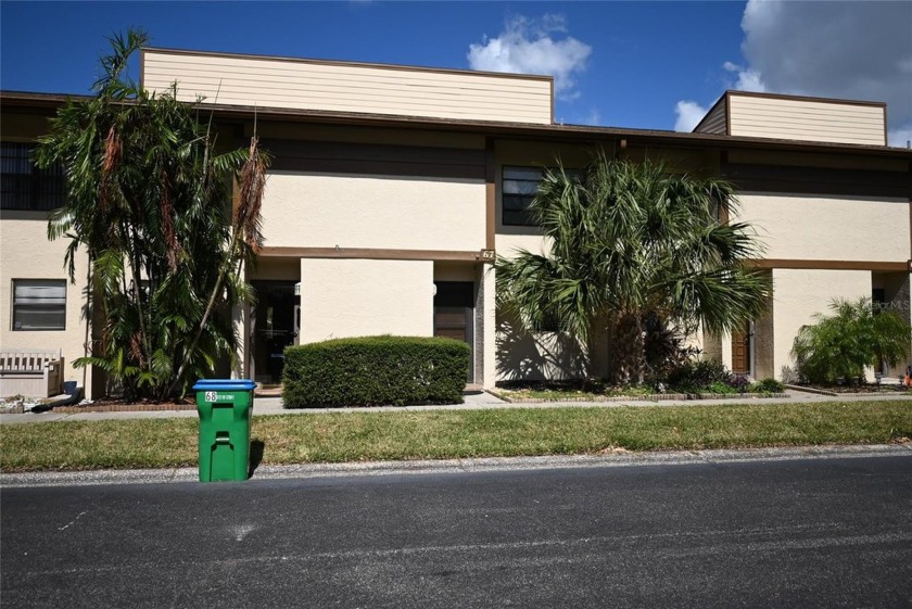 Here's a 2 bedroom unit at Townhomes of Lake Seminole. Open - Beach Townhome/Townhouse for sale in Seminole, Florida on Beachhouse.com