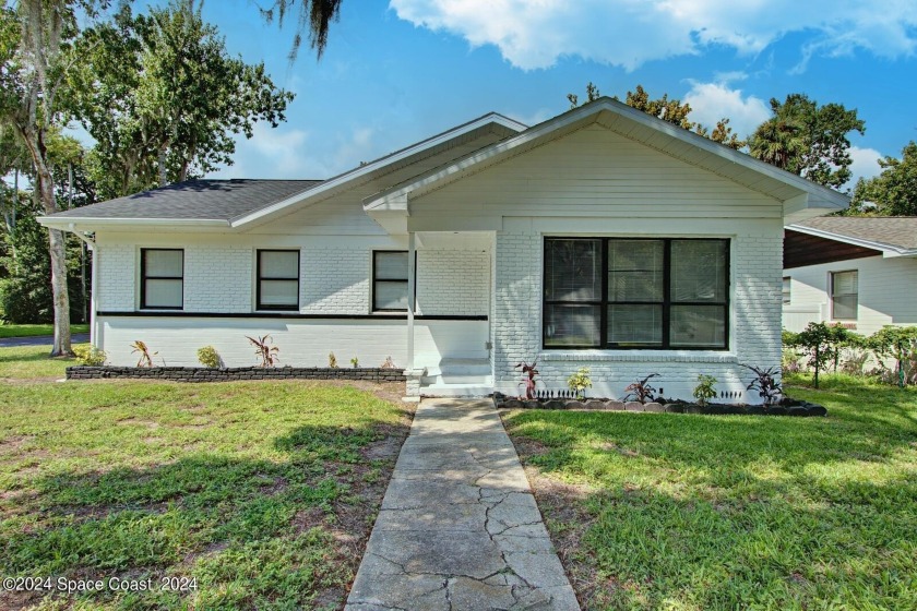 Gorgeous 3 bedroom/2 bathroom home on a large corner lot, with a - Beach Home for sale in Daytona Beach, Florida on Beachhouse.com