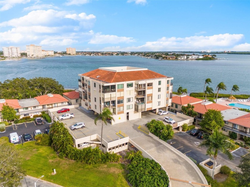 Experience breathtaking water vistas and mesmerizing sunsets - Beach Condo for sale in St. Petersburg, Florida on Beachhouse.com