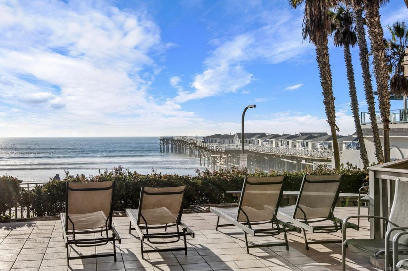 Location, Location, Location! This stunning condominium offers - Beach Home for sale in San Diego, California on Beachhouse.com