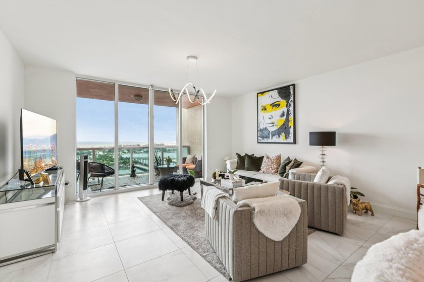 2640 Lake Shore Dr 2008 - Beach Condo for sale in Riviera Beach, Florida on Beachhouse.com