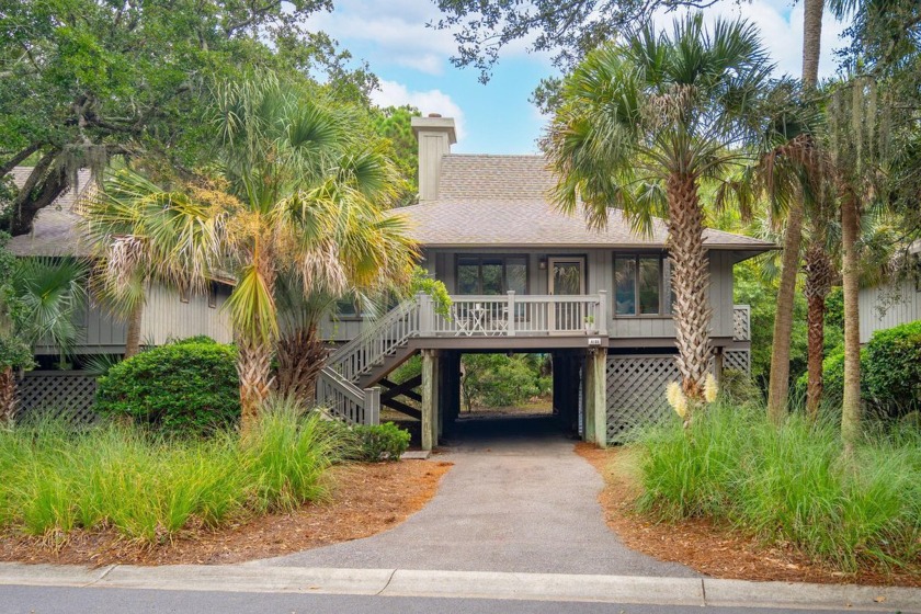 Discover the perfect island retreat with this elegant villa - Beach Home for sale in Kiawah Island, South Carolina on Beachhouse.com