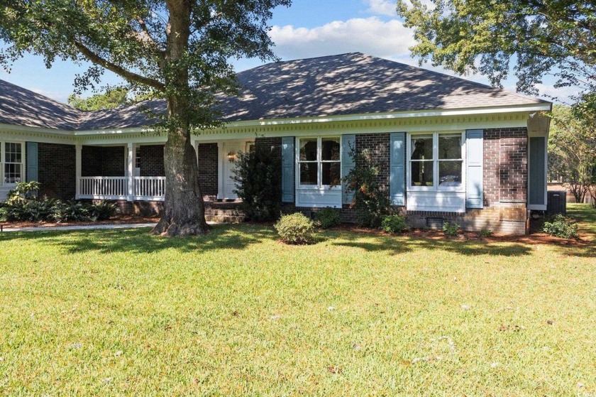 This beautifully maintained home has been exceptionally cared - Beach Home for sale in Pawleys Island, South Carolina on Beachhouse.com