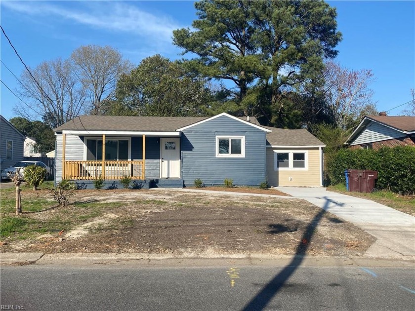 Nice 3 bedrooms 2 bath ranch ready for your family.  Huge yard - Beach Home for sale in Chesapeake, Virginia on Beachhouse.com