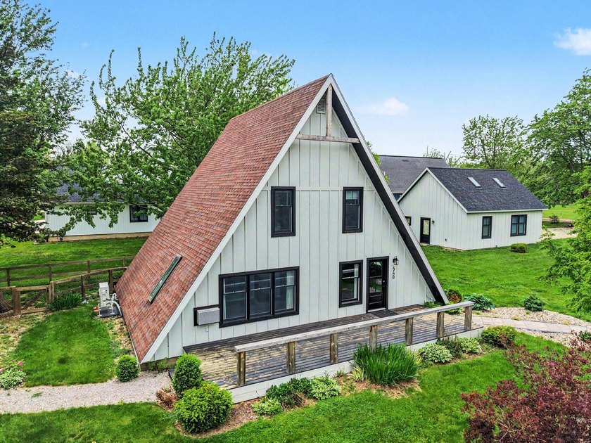 Tucked away in the Mount Pleasant community just north of - Beach Home for sale in South Haven, Michigan on Beachhouse.com