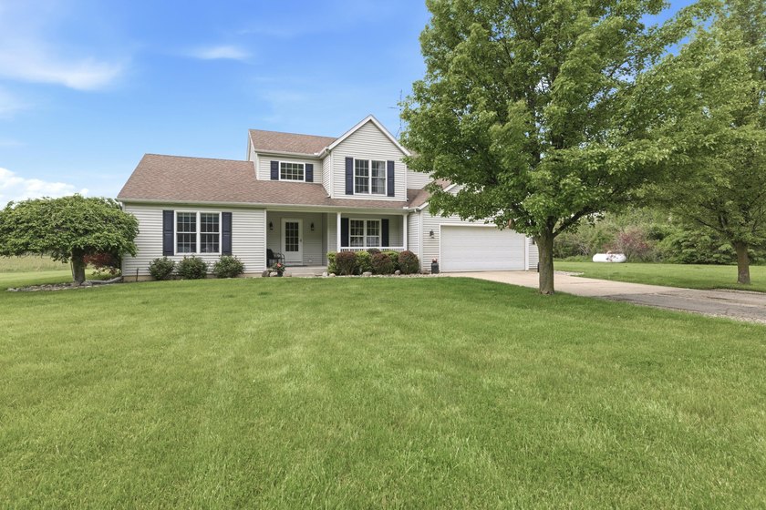 Just minutes from Lake Michigan beaches, this spacious 5 bedroom - Beach Home for sale in Bridgman, Michigan on Beachhouse.com