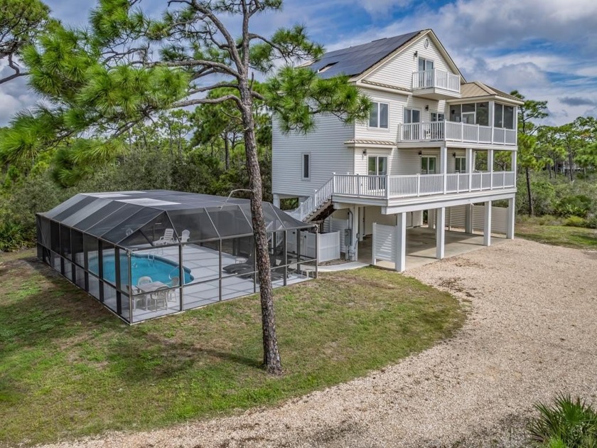 Welcome to Salty Shores SGI -- 1604 Ivy Way, St. George Island - Beach Home for sale in St. George Island, Florida on Beachhouse.com