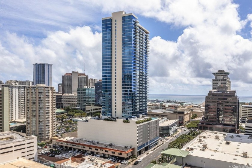 Enjoy luxury convenient living on the 35th floor in Mid town - Beach Condo for sale in Honolulu, Hawaii on Beachhouse.com