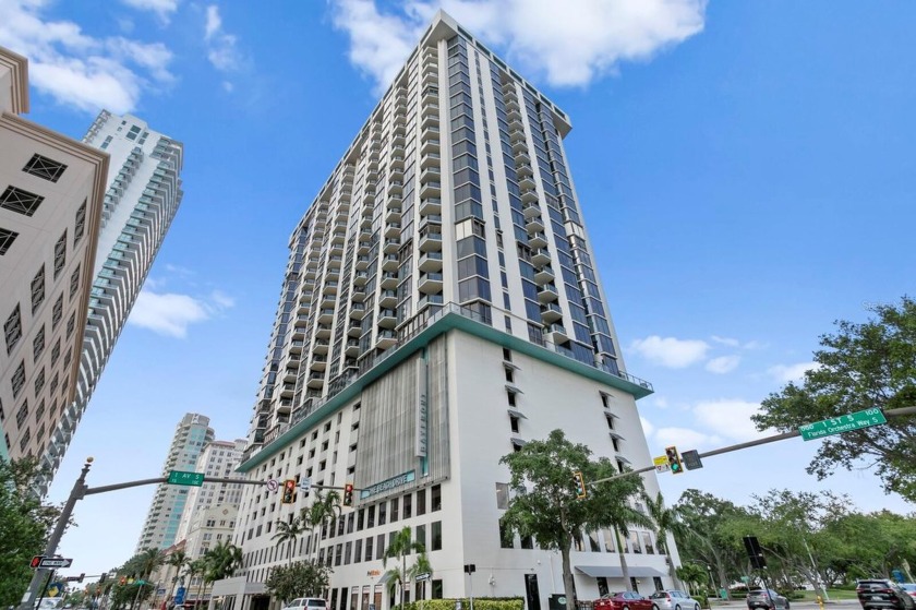 Discover the excitement of downtown living in the middle of - Beach Condo for sale in St. Petersburg, Florida on Beachhouse.com