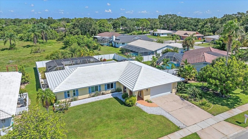 Located less than 7 miles from downtown Sarasota and 4 miles - Beach Home for sale in Sarasota, Florida on Beachhouse.com