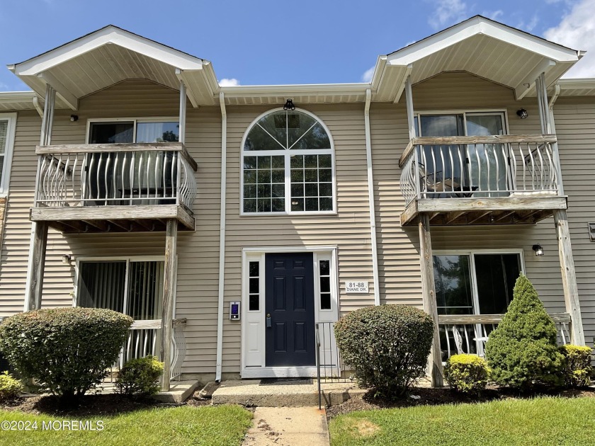 Welcome home to this first floor 1 bedroom/1 bath condo in - Beach Condo for sale in Tinton Falls, New Jersey on Beachhouse.com