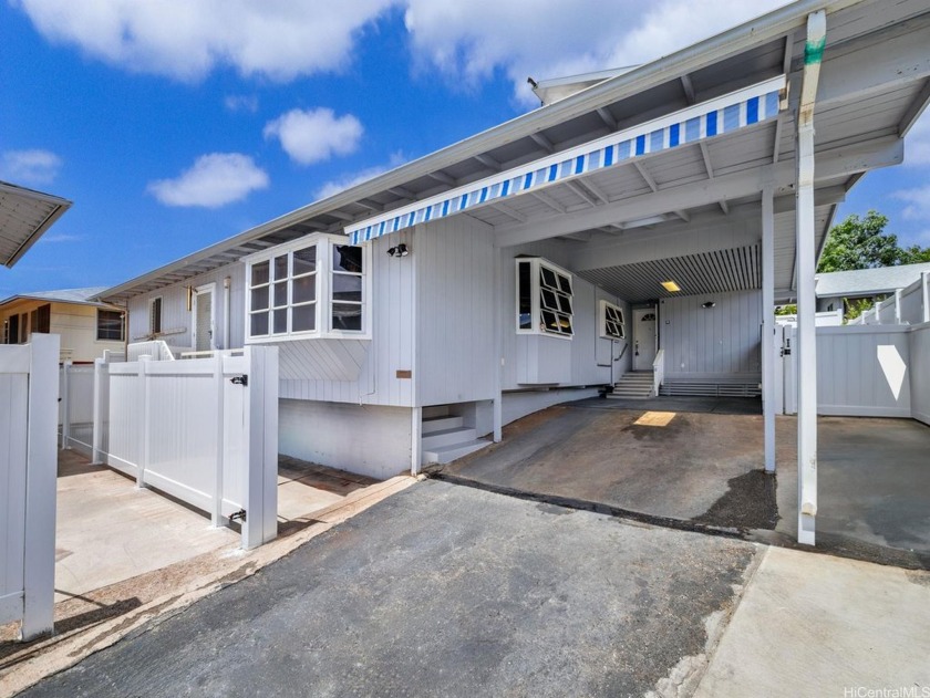 Welcome home to this newly remodeled charming Kapahulu residence - Beach Home for sale in Honolulu, Hawaii on Beachhouse.com