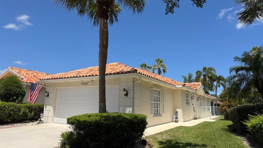 Beautifully maintained 2-bedroom, 2-bath Capri model with a - Beach Home for sale in West Palm Beach, Florida on Beachhouse.com