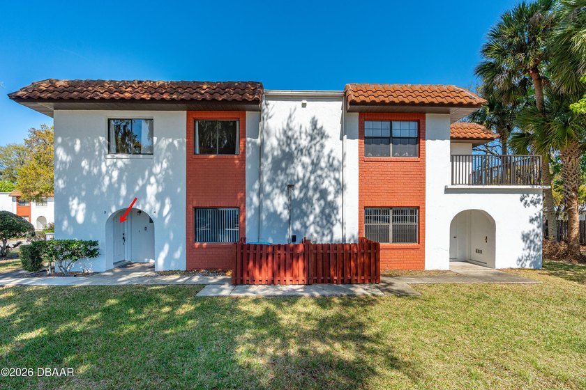 This charming and spacious condo in South Daytona offers - Beach Condo for sale in South Daytona, Florida on Beachhouse.com