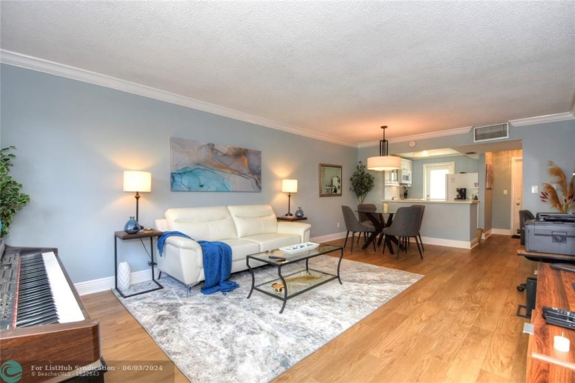 Beautifully updated and newly inspected 2nd fl. 1 bedroom, 1 1/2 - Beach Condo for sale in Oakland Park, Florida on Beachhouse.com