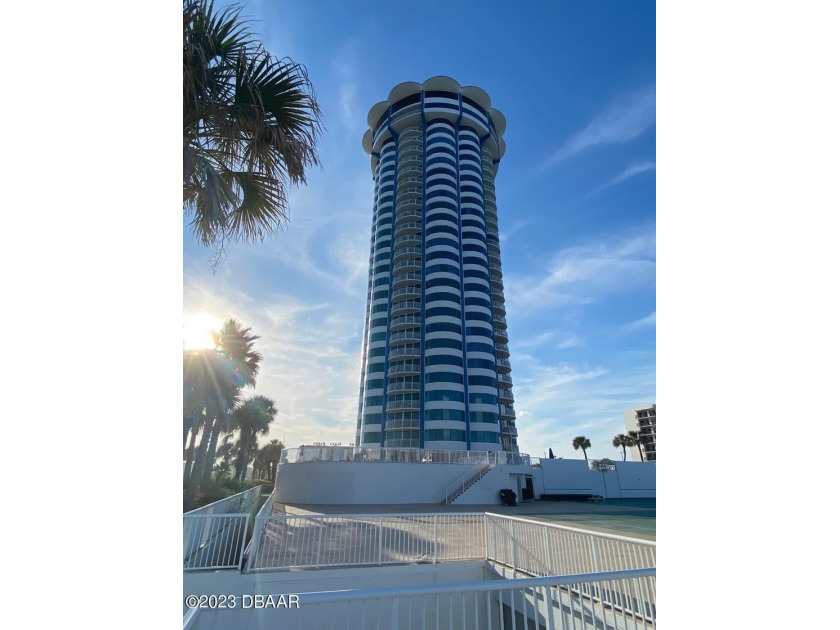 NEWLY REMODELED BUILDING DIRECTLY ON THE OCEAN. THIS UNIT HAS - Beach Condo for sale in Daytona Beach Shores, Florida on Beachhouse.com