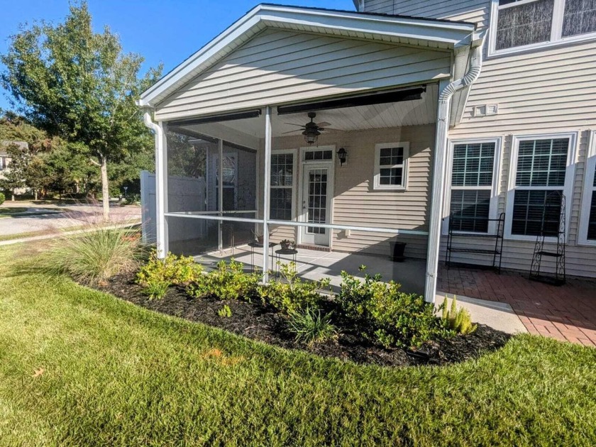 A well-maintained, beautiful end-unit townhouse with a master - Beach Home for sale in Charleston, South Carolina on Beachhouse.com