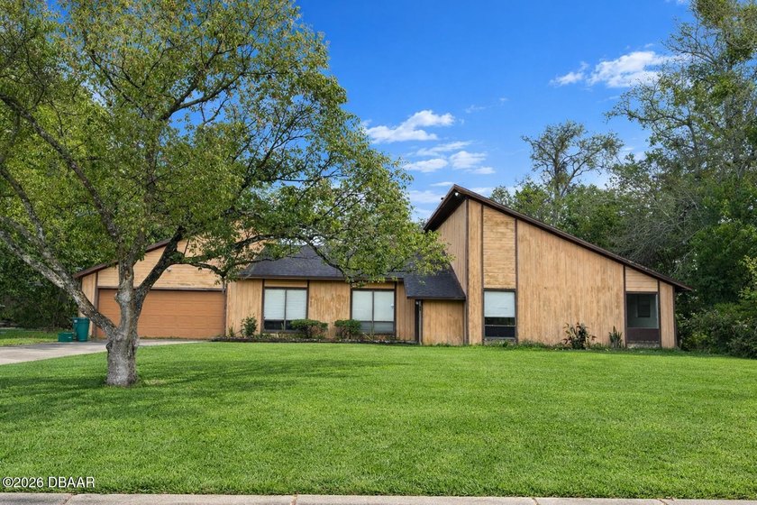 Nestled deep within the sought-after Tomoka Oaks community in - Beach Home for sale in Ormond Beach, Florida on Beachhouse.com