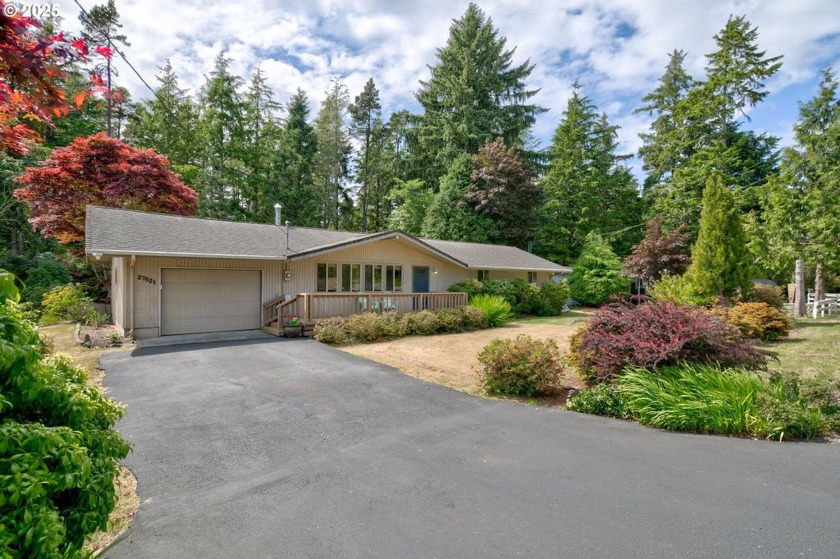 This well maintained, 3 BR 2 Bath Home has been tastefully - Beach Home for sale in Ocean Park, Washington on Beachhouse.com