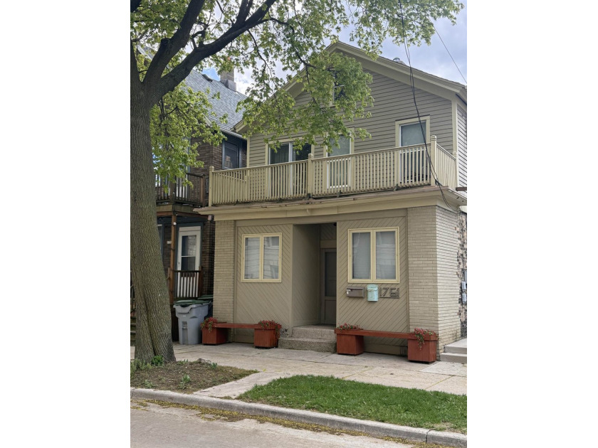 ATTENTION INVESTORS & OWNER OCCUPANTS!! CASH COW!! - Milwaukee's - Beach Home for sale in Milwaukee, Wisconsin on Beachhouse.com