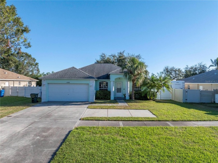 GREAT BONES, GREAT DEAL!! NON FLOOD ZONE! With some fresh paint - Beach Home for sale in Largo, Florida on Beachhouse.com