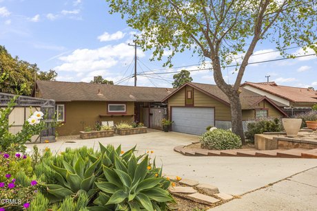 This lovely single-level Ventura Plaza gem is ready for a new - Beach Home for sale in Ventura, California on Beachhouse.com