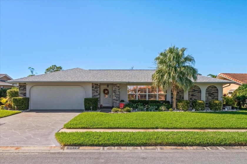 LOCATION LOCATION! This gorgeously remodeled 4-bedroom - Beach Home for sale in Seminole, Florida on Beachhouse.com