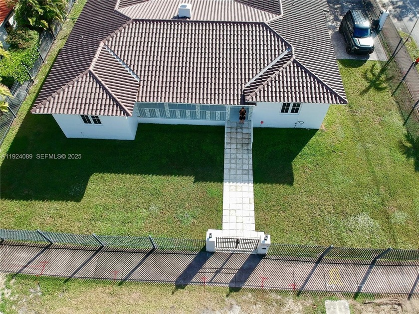 The Perfect single family home t in the center of Coral Gables - Beach Home for sale in Coral Gables, Florida on Beachhouse.com