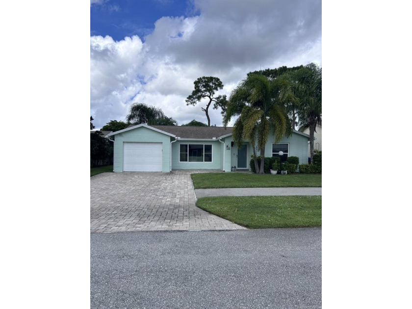 55+ age restricted single family home on golf course, walk to - Beach Home for sale in Lake Worth, Florida on Beachhouse.com