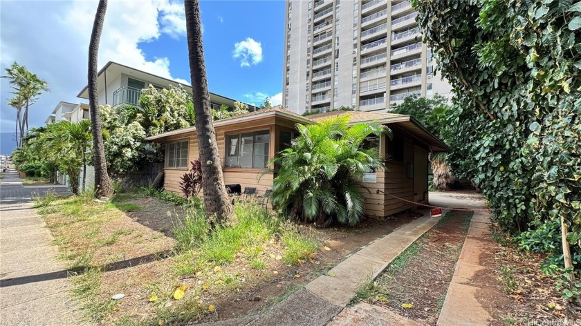 Seize this rare opportunity to own a 5,000 SF apartment-zoned - Beach Home for sale in Honolulu, Hawaii on Beachhouse.com