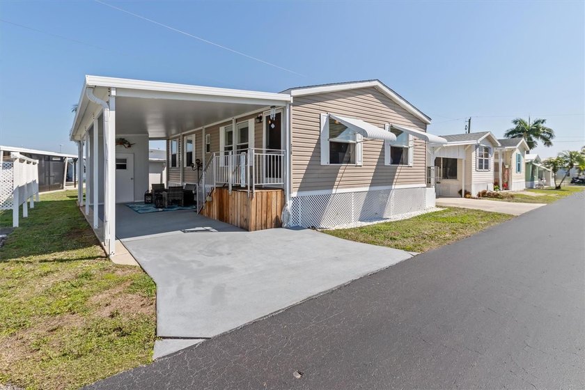 Absolutely adorable and move-in ready, this 2-bedroom, 2-bath - Beach Home for sale in Punta Gorda, Florida on Beachhouse.com