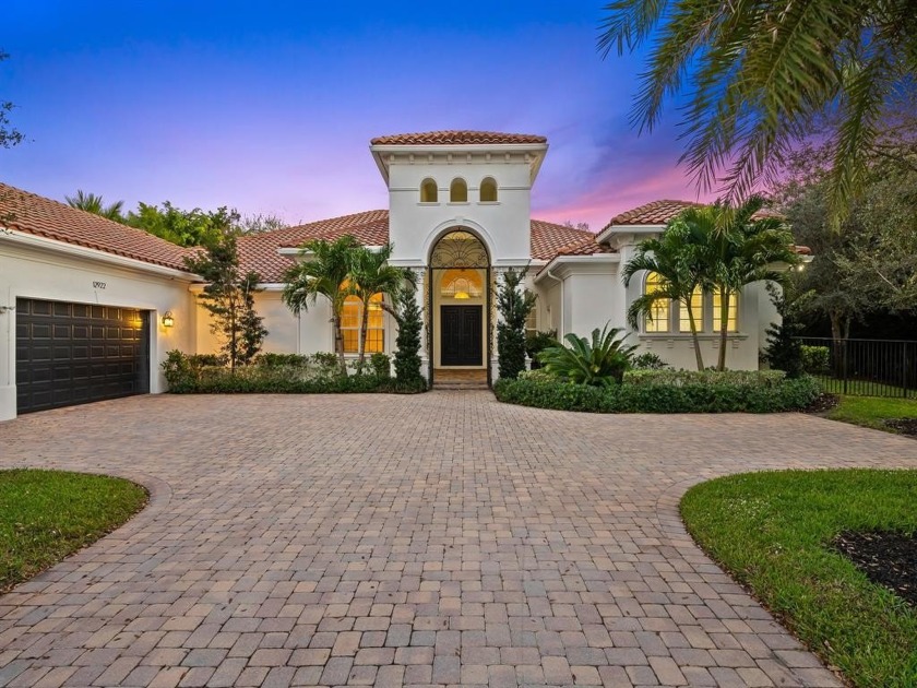 Find luxurious living and exceptional detail in this dream home - Beach Home for sale in Davie, Florida on Beachhouse.com