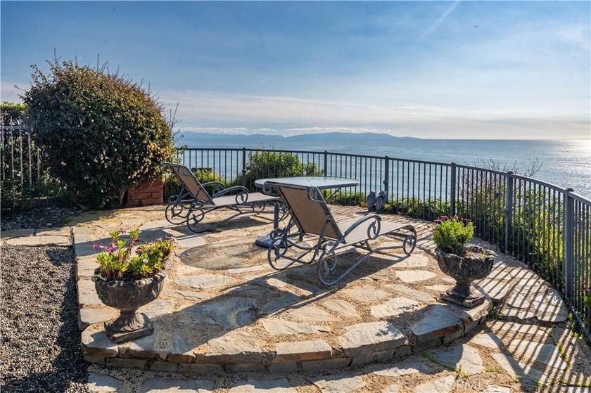 Exceptionally designed Mediterranean living experience defined - Beach Home for sale in Rancho Palos Verdes, California on Beachhouse.com