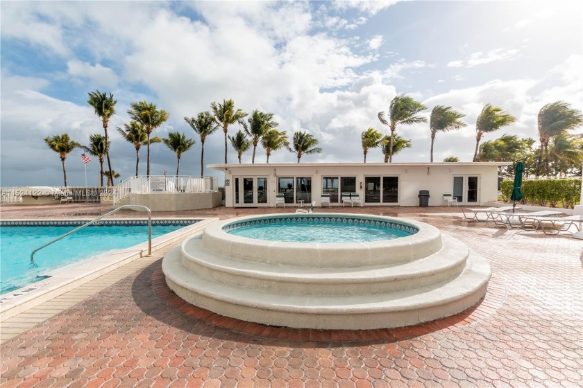 Amazing *Direct Ocean View* spacious 1 bed 2 bath unit directly - Beach Condo for sale in Miami Beach, Florida on Beachhouse.com